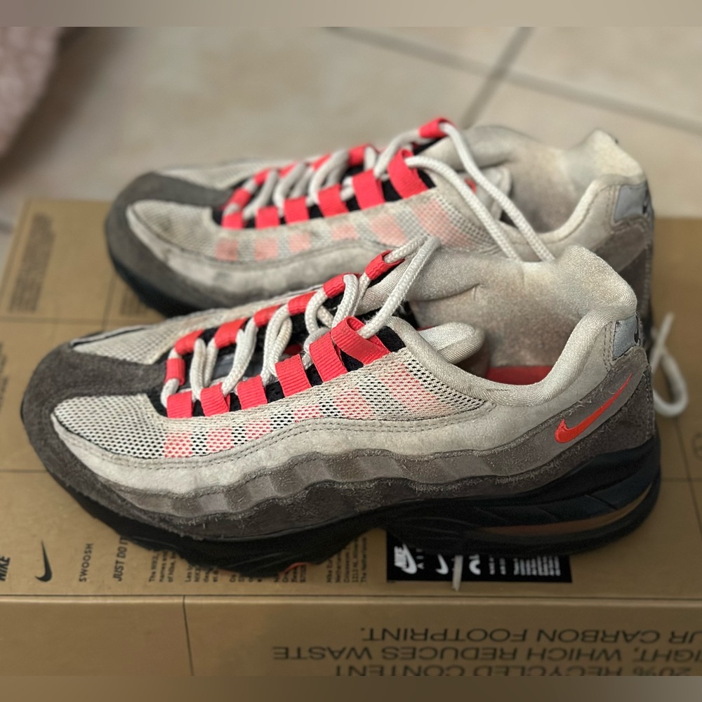 Nike red and black‎ airmax